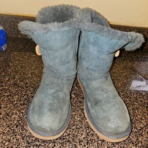 Womans Uggs size 9
